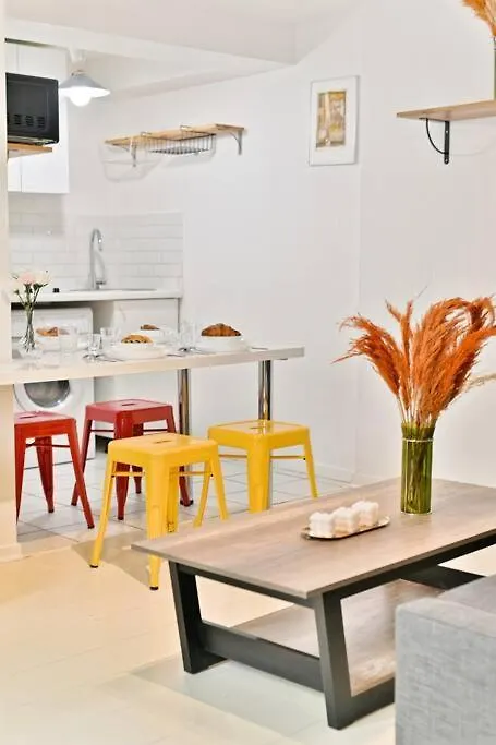 Appartement Proche Canal Saint Martin - II Paris 0*,  France