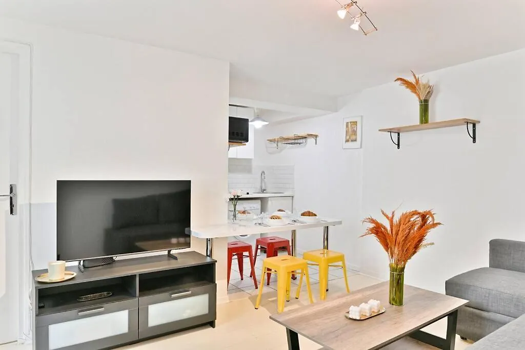 Appartement Proche Canal Saint Martin - II Paris 0*,  France