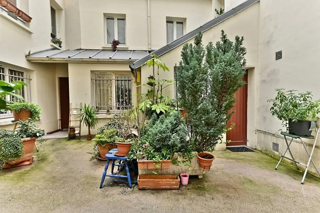 Appartement Proche Canal Saint Martin - II Paris 0*,  France